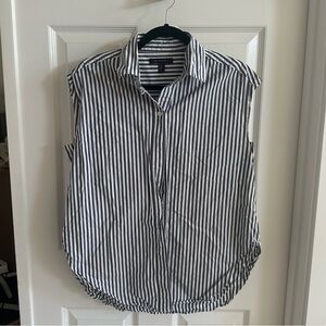 Banana Republic Sleeveless Button Down Blouse